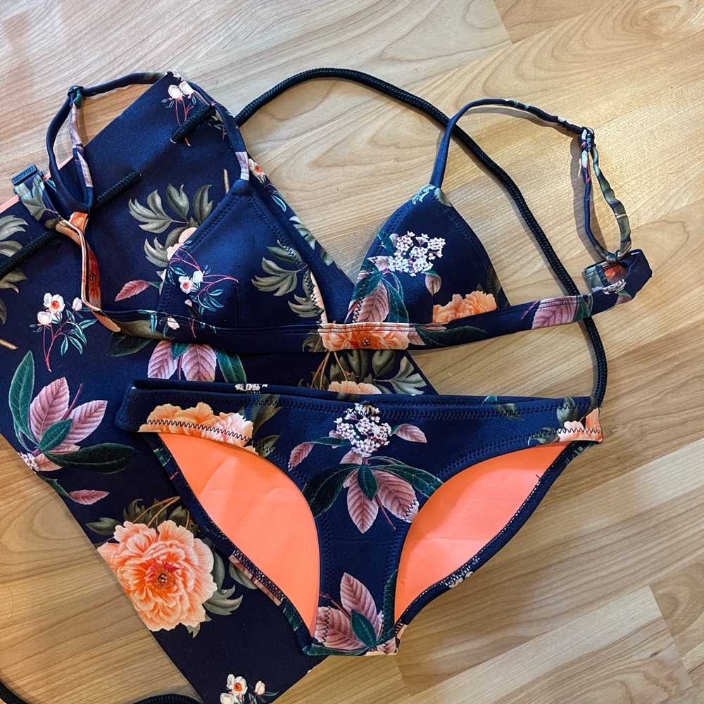 Triangl Bikini Set w/ Bag - NWOT
